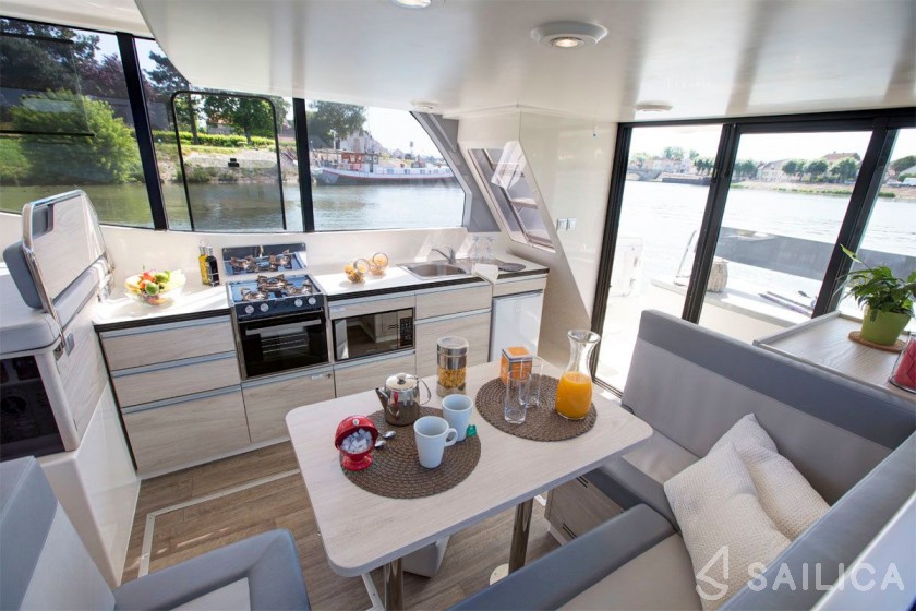 Le Boat Horizon 2 - Yacht Charter Sailica