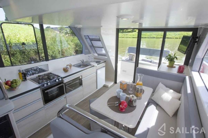 Le Boat Horizon 2 - Yacht Charter Sailica