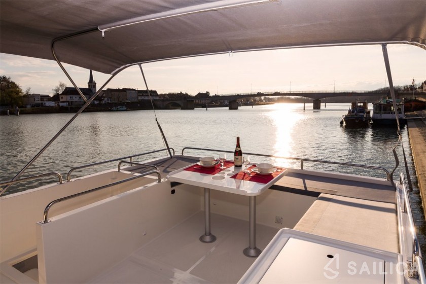 Le Boat Horizon 2 - Yacht Charter Sailica