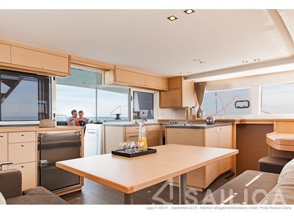 Lagoon 450  Flybridge - Yacht Charter Sailica