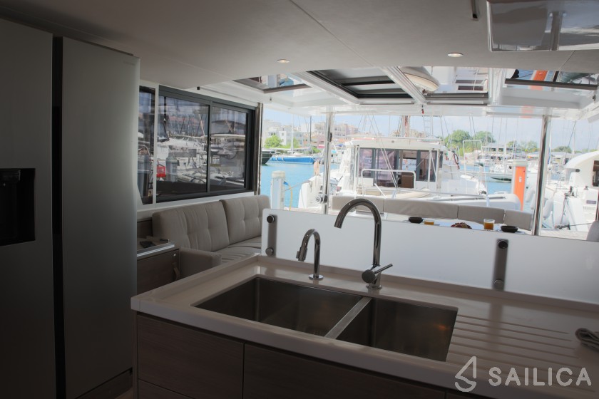 Bali 4.6 - Yacht Charter Sailica