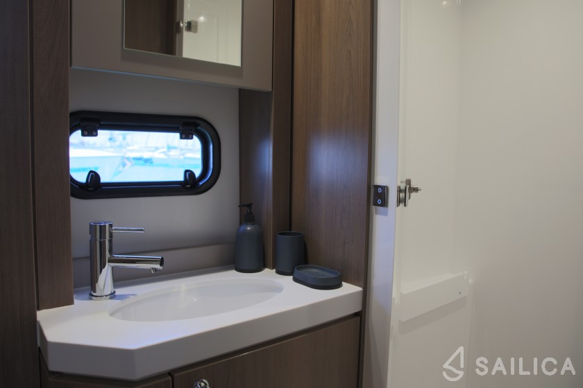 Bali 4.6 - Yacht Charter Sailica