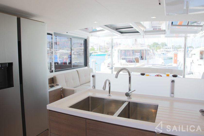 Bali 4.6 - Yacht Charter Sailica