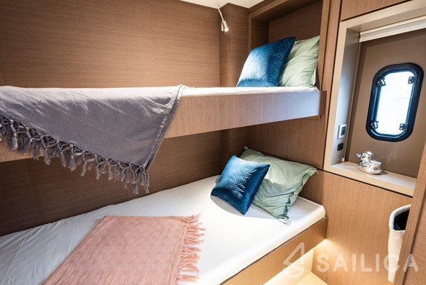Bali 4.6 - Yacht Charter Sailica