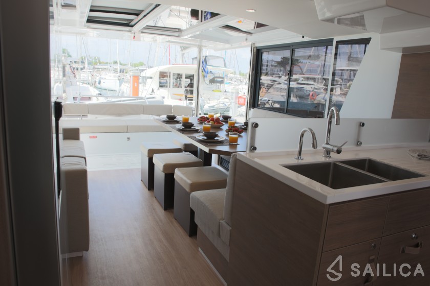 Bali 4.6 - Yacht Charter Sailica