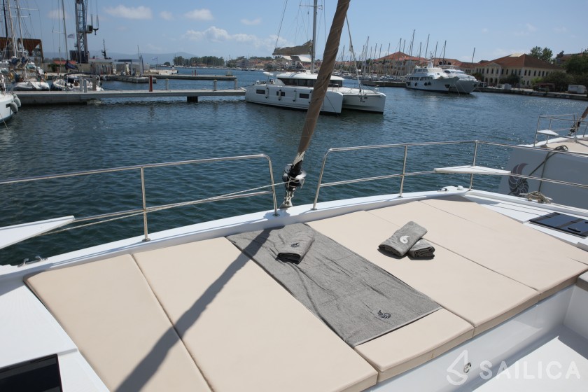 Bali 4.6 - Yacht Charter Sailica
