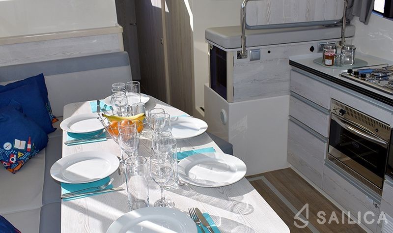 Le Boat Horizon 5 - Yacht Charter Sailica