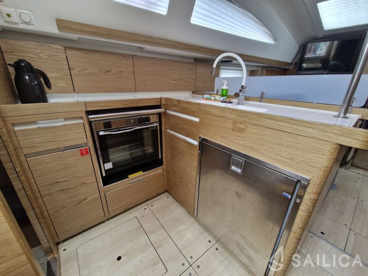 Elan 40 Impression - Yacht Charter Sailica