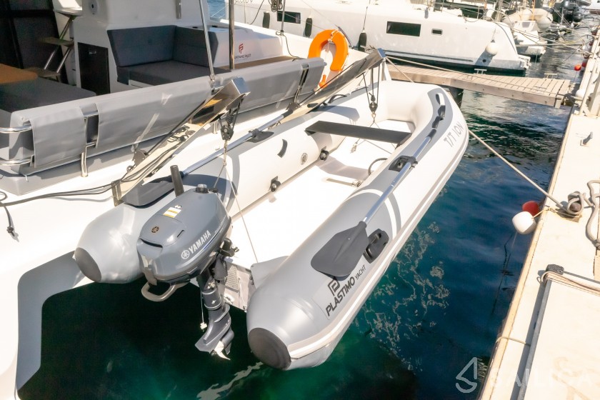Astréa 42 - Yacht Charter Sailica