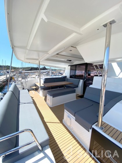 Astréa 42 - Yacht Charter Sailica