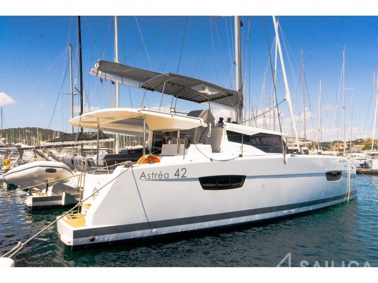 Astréa 42 - Yacht Charter Sailica