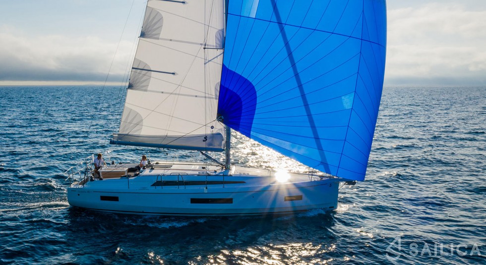 Oceanis 40.1 - Yacht Charter Sailica