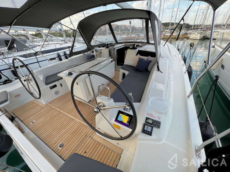 Oceanis 40.1 - Yacht Charter Sailica