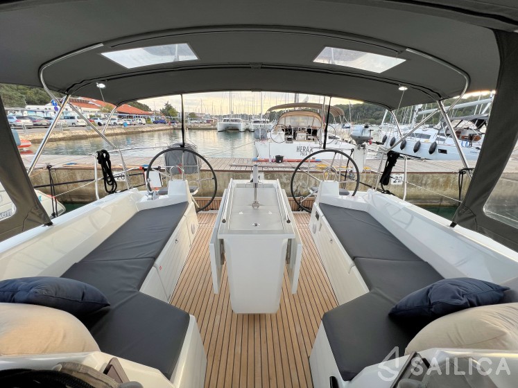 Oceanis 40.1 - Yacht Charter Sailica