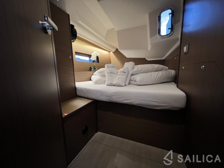 Oceanis 40.1 - Yacht Charter Sailica