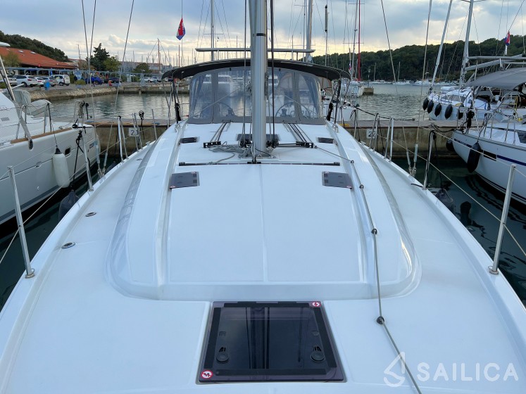 Oceanis 40.1 - Yacht Charter Sailica