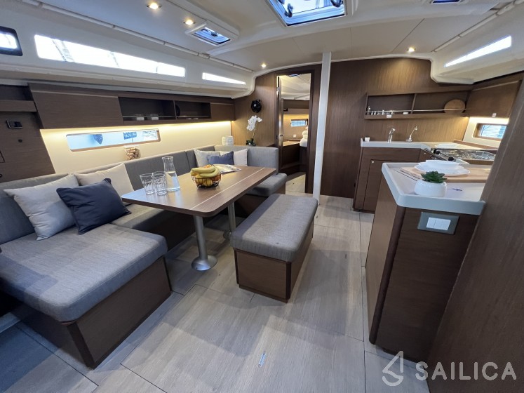 Oceanis 40.1 - Yacht Charter Sailica