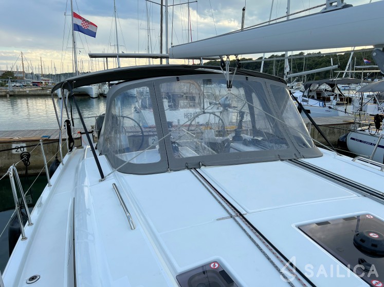 Oceanis 40.1 - Yacht Charter Sailica