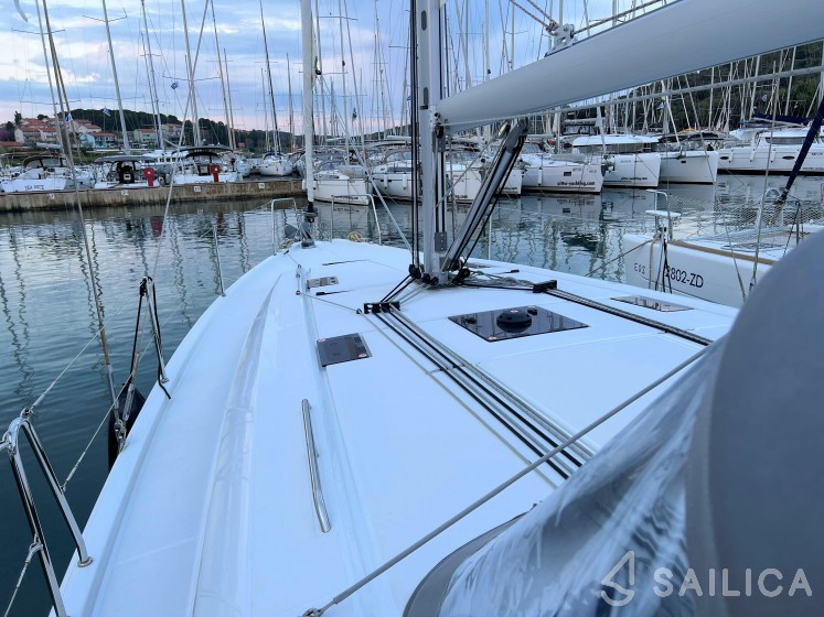 Oceanis 40.1 - Yacht Charter Sailica