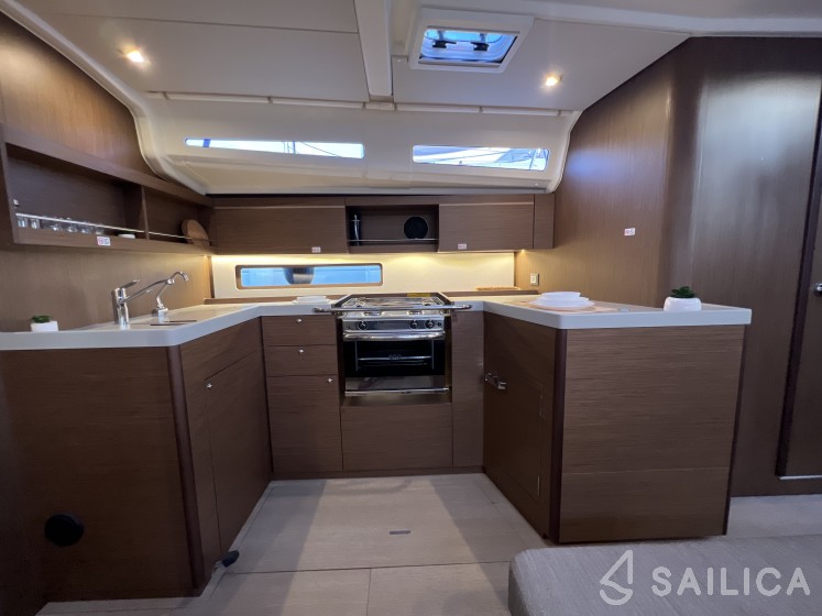Oceanis 40.1 - Yacht Charter Sailica