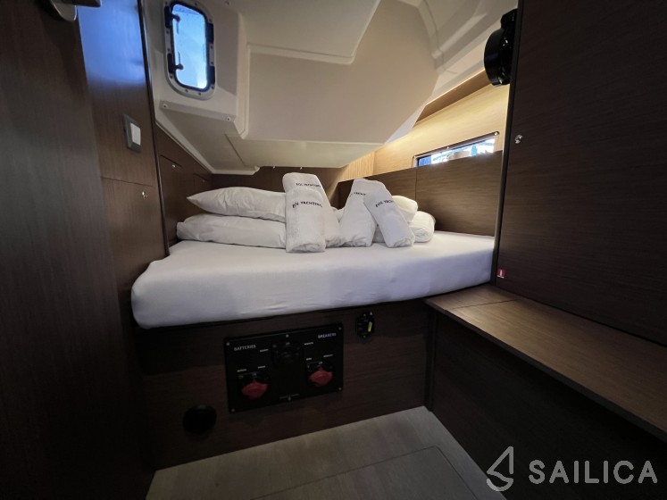 Oceanis 40.1 - Yacht Charter Sailica