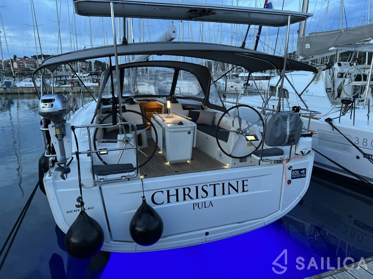 Oceanis 40.1 - Yacht Charter Sailica