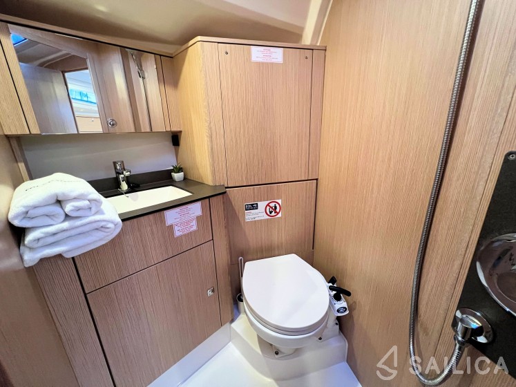 Bavaria 41 Cruiser - Yacht Charter Sailica