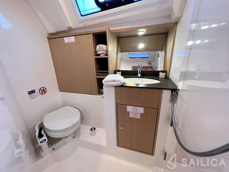 Bavaria 41 Cruiser - Yacht Charter Sailica