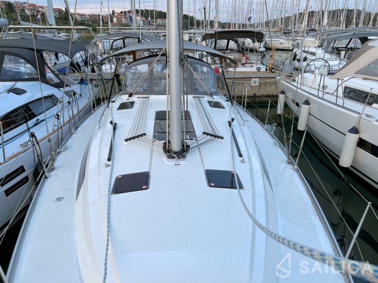 Bavaria 41 Cruiser - Yacht Charter Sailica