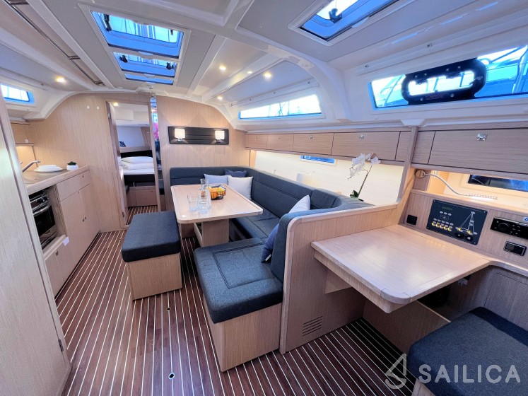 Bavaria 41 Cruiser - Yacht Charter Sailica
