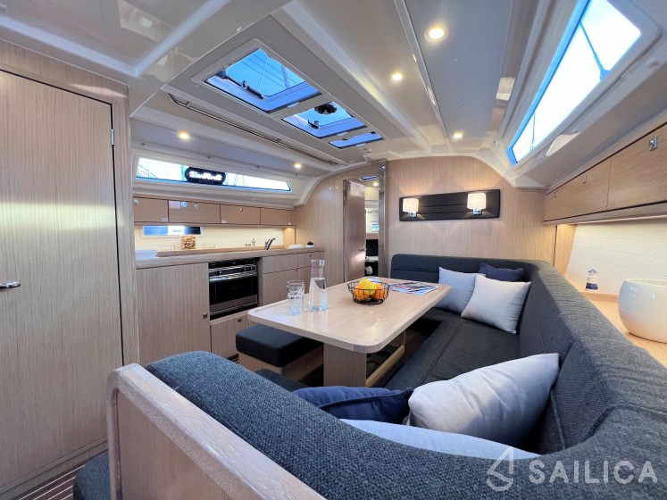 Bavaria 41 Cruiser - Yacht Charter Sailica