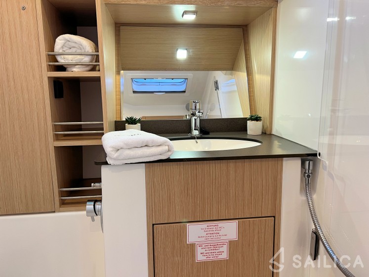 Bavaria 41 Cruiser - Yacht Charter Sailica