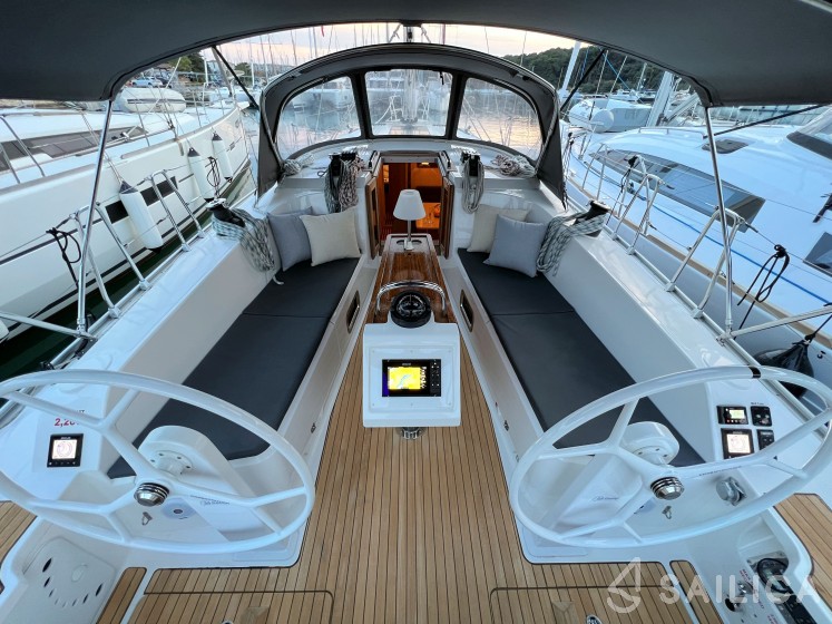 Bavaria 41 Cruiser - Yacht Charter Sailica