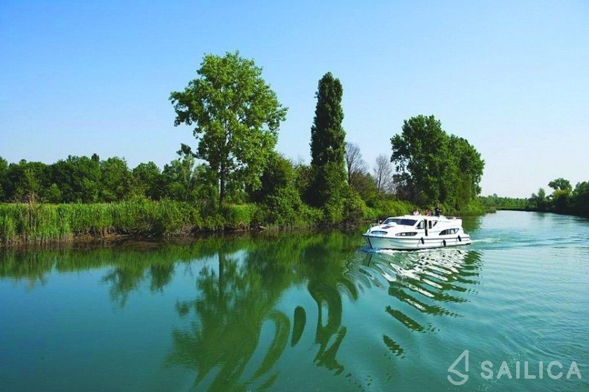 Le Boat Magnifique - Yacht Charter Sailica