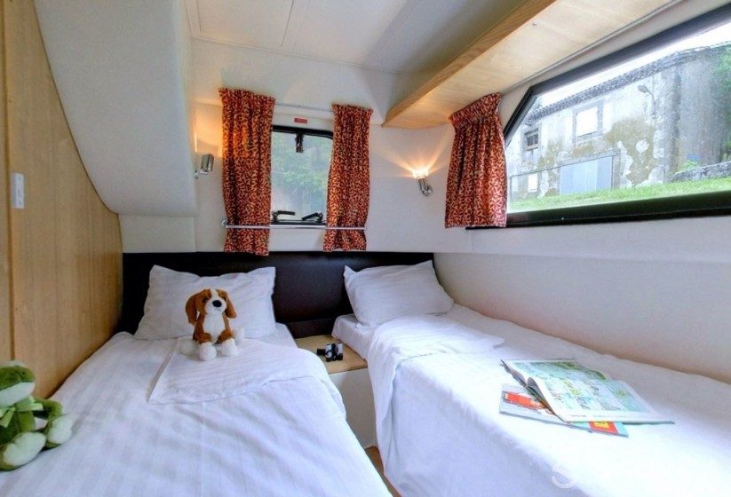 Le Boat Mystique - Yacht Charter Sailica