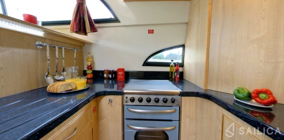 Le Boat Mystique - Yacht Charter Sailica