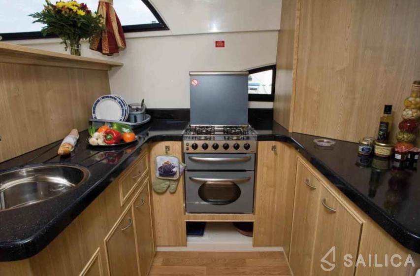 Le Boat Mystique - Yacht Charter Sailica