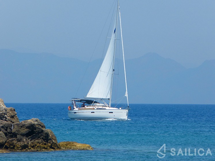 Bavaria 37 Cruiser - Yacht Charter Sailica