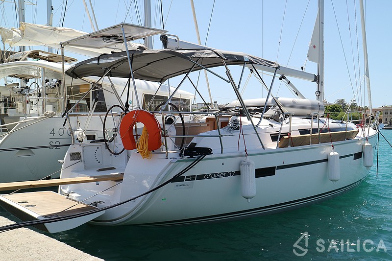 Bavaria 37 Cruiser - Yacht Charter Sailica