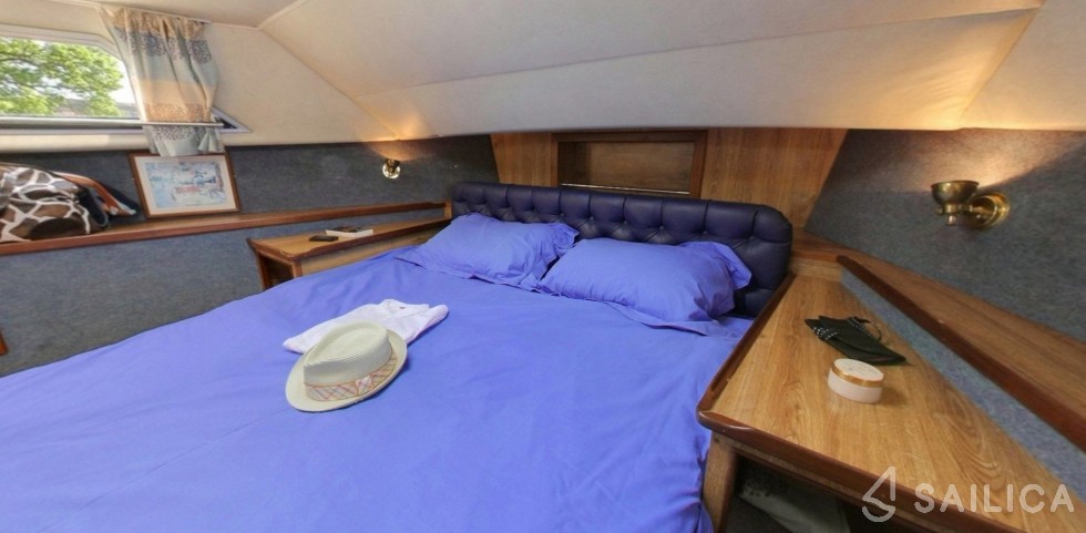 Le Boat Royal Classique - Yacht Charter Sailica