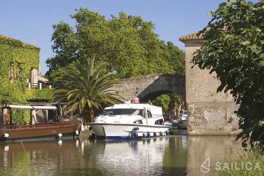 Le Boat Royal Mystique A - Yacht Charter Sailica