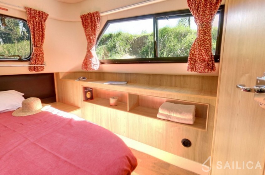 Le Boat Royal Mystique A - Yacht Charter Sailica