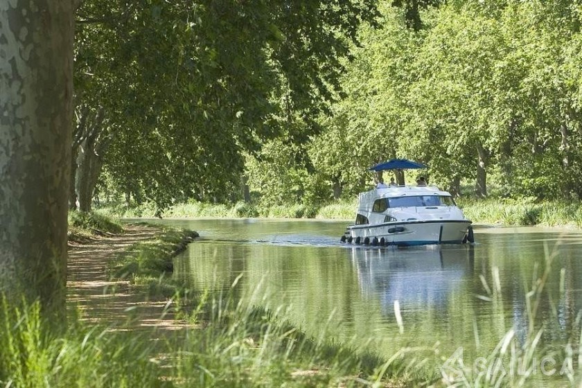 Le Boat Royal Mystique A - Yacht Charter Sailica