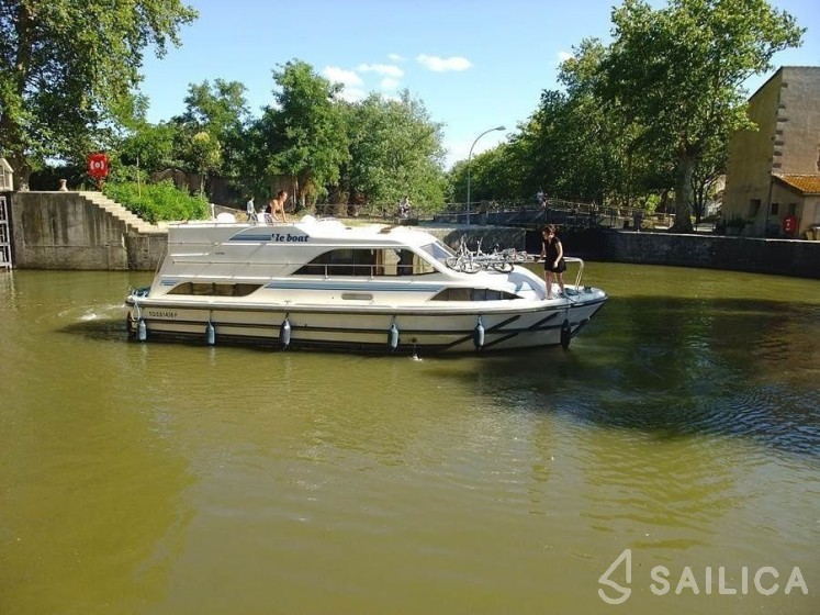Le Boat Royal Mystique A - Yacht Charter Sailica
