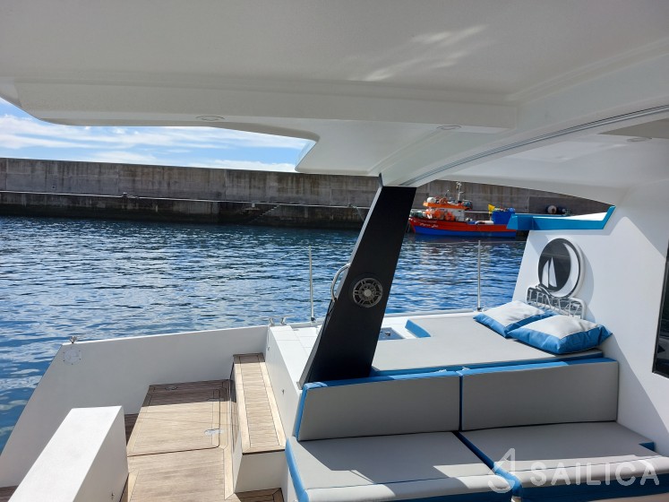 Luna 47 - Yacht Charter Sailica