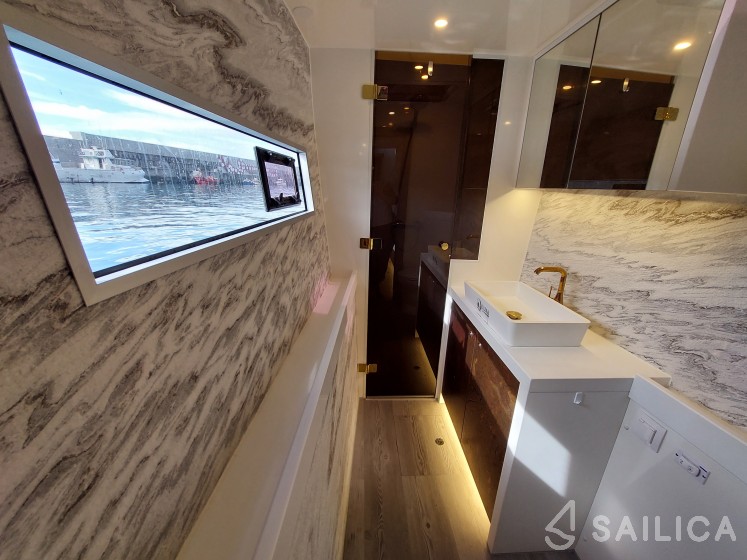 Luna 47 - Yacht Charter Sailica