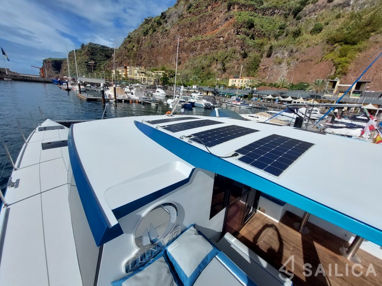 Luna 47 - Yacht Charter Sailica