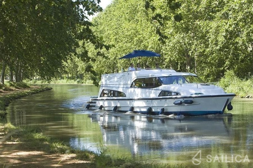 Le Boat Royal Mystique A - Yacht Charter Sailica