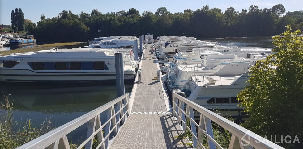 Le Boat Royal Mystique A - Yacht Charter Sailica