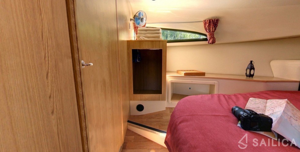 Le Boat Royal Mystique A - Yacht Charter Sailica